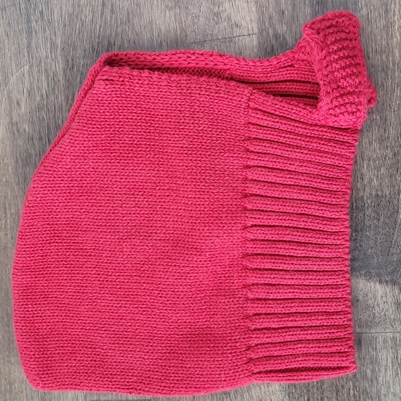 Red knit gnome baby hat - Picture 3 of 6